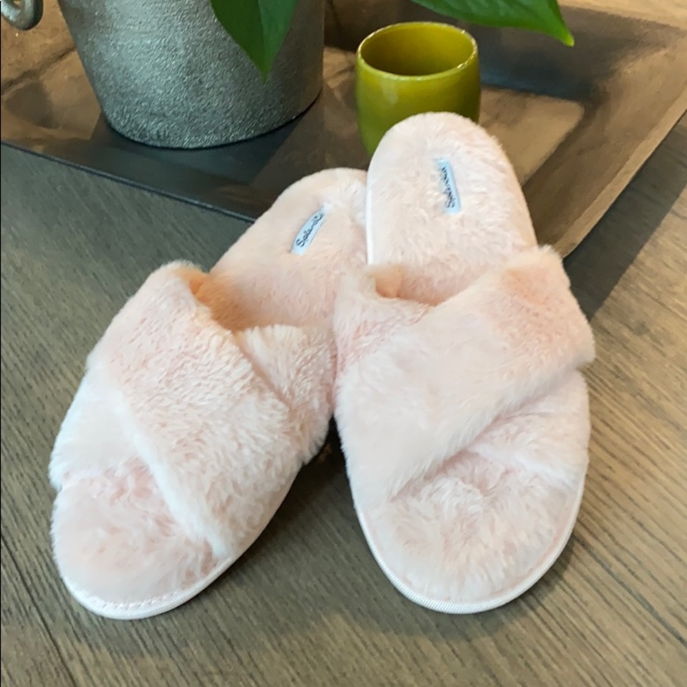 Splendid Faux fur slippers